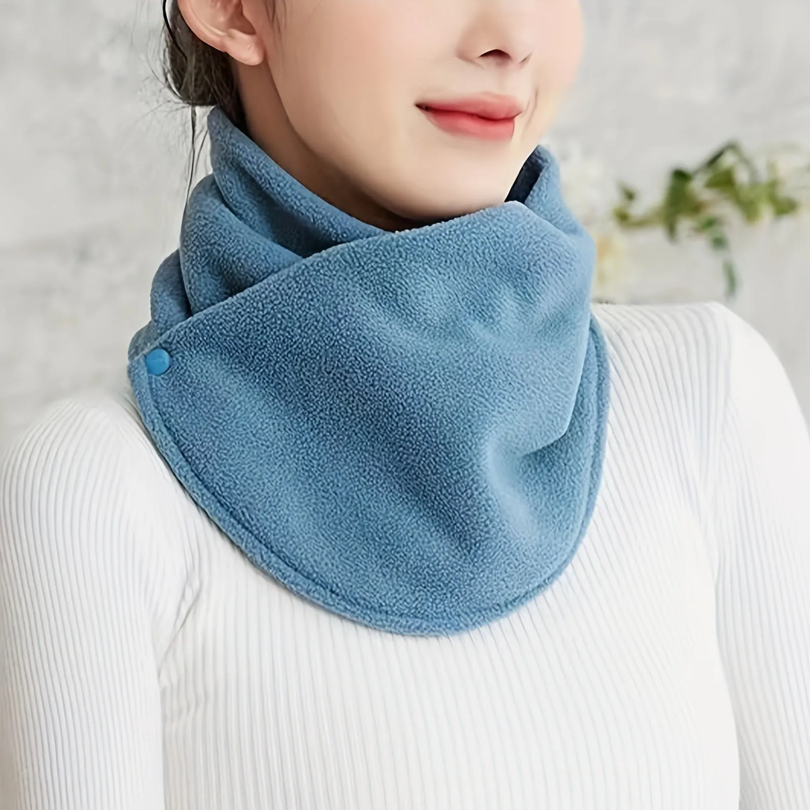 Elegant Windproof Neck Warmer: Chic Knit, Velvet-Lined for Ultimate Warmth & Style on Winter Nights