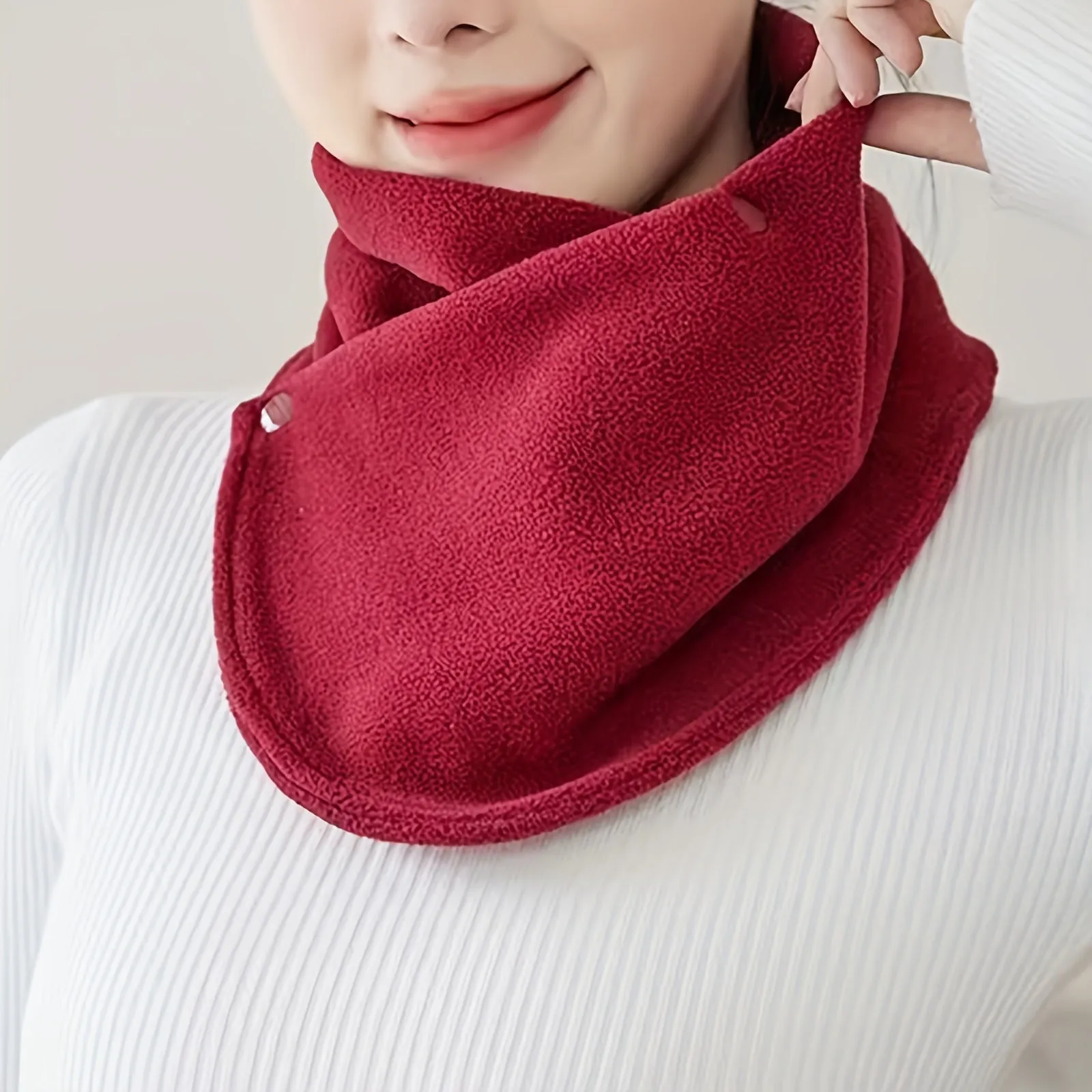 Elegant Windproof Neck Warmer: Chic Knit, Velvet-Lined for Ultimate Warmth & Style on Winter Nights